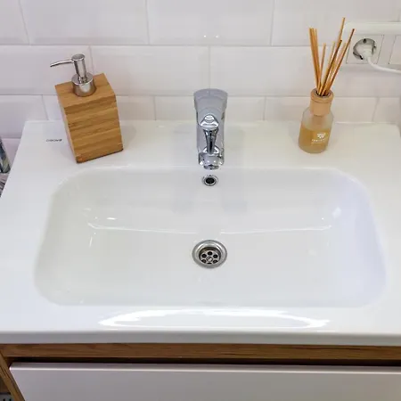 Bv Apartments Cozy In Center Lägenhet