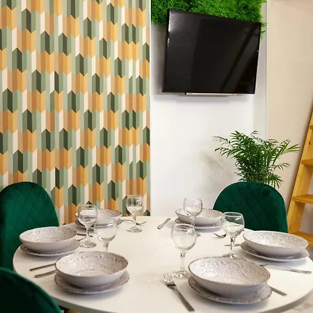 Bv Apartments Cozy In Center Lägenhet